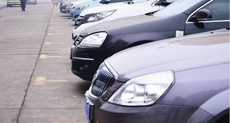 銀川經(jīng)營(yíng)性停車場(chǎng)收費(fèi)調(diào)整引發(fā)熱議，上班族直呼“壓力山大”